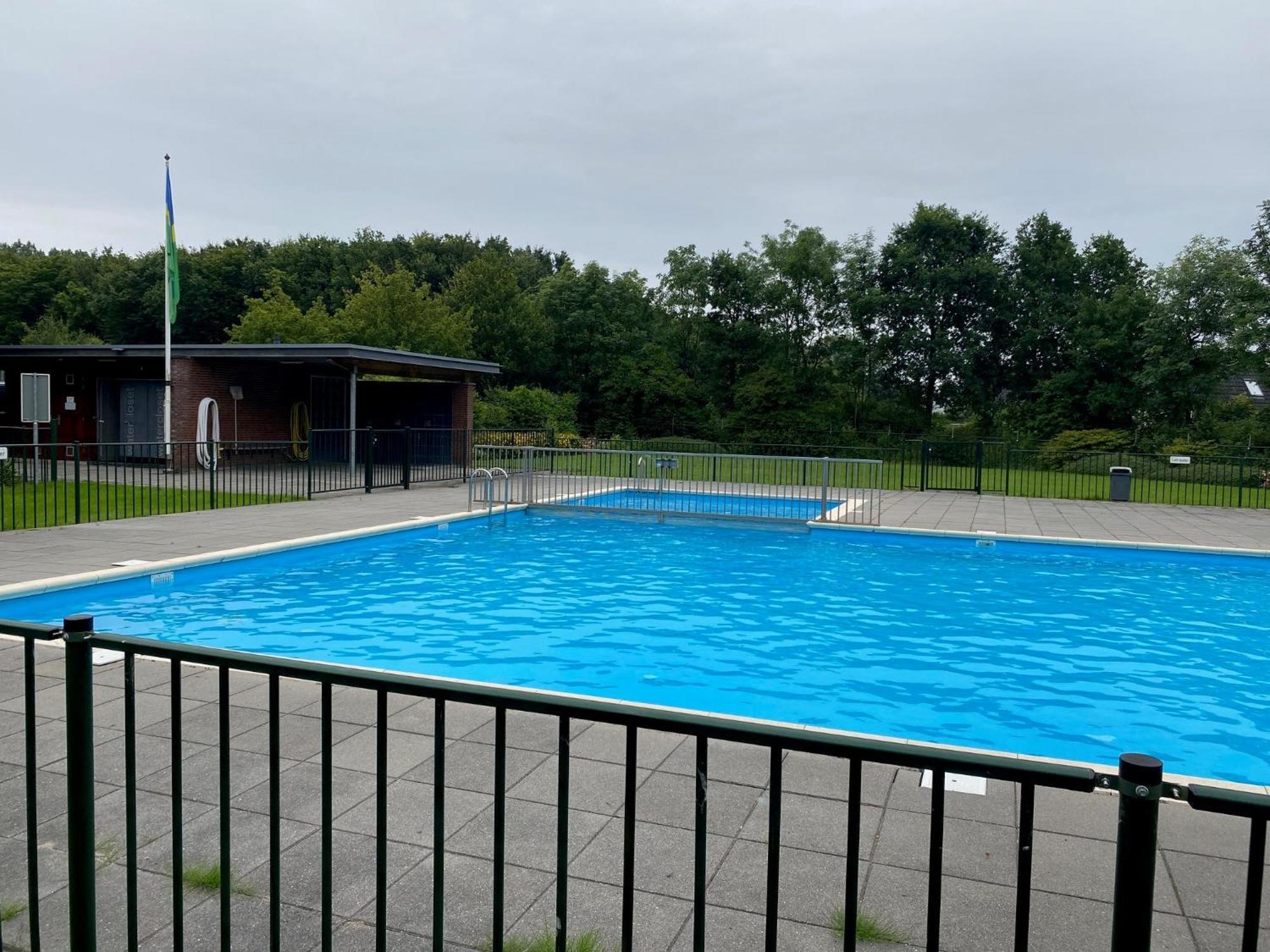Villa Riverside Met Hottub, Eigen Aanlegsteiger, Zwemtrap, Trampoline En Kano'S Zeewolde Luaran gambar